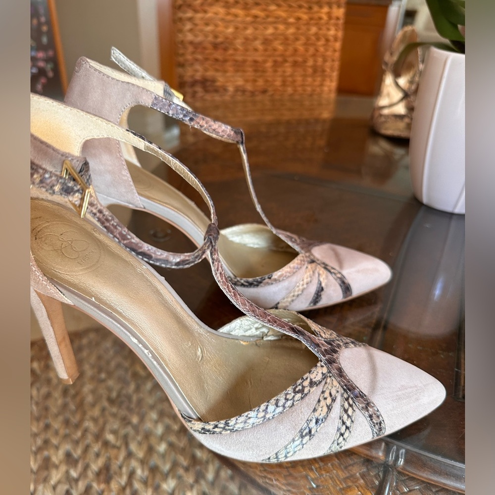 JESSICA SIMPSON BEIGE SUEDE HEELS - Picture 4 of 6